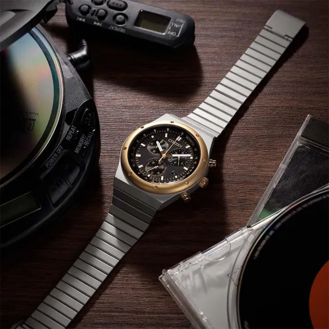 【CITIZEN 星辰】昭和金限定款 限量光動能三眼計時手錶 中性錶 38mm 母親節 禮物 男錶(AT2544-64E)