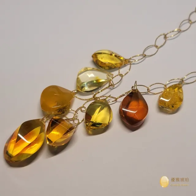 【優雅琥珀】來自波蘭 金燦立體雕刻 垂墜式項鍊(晶瑩透亮 色澤光澤俱優 具鑑定證書)