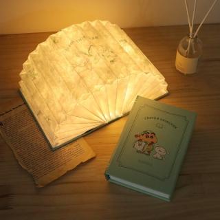 【Norns】蠟筆小新LED翻頁書燈(正版授權 摺疊小夜燈 禮物)