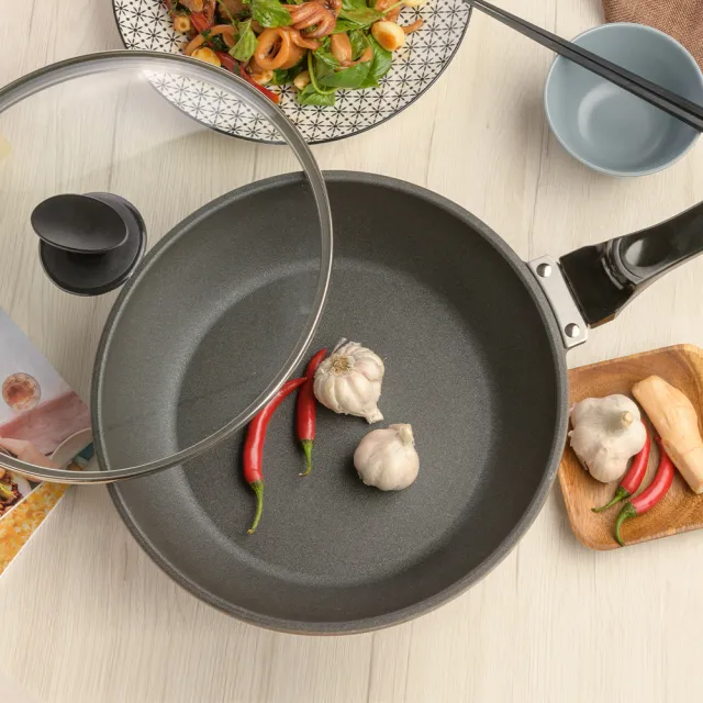 【eLife 易廚】真8層健康不沾平底鍋30cm(台灣製造 附鍋蓋)