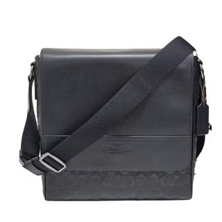 【COACH】男款黑色浮雕C Logo方型素面翻蓋斜揹包(贈原廠防塵袋紙袋送禮)