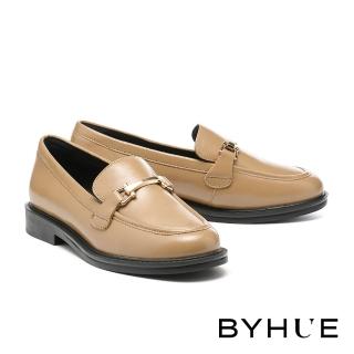 【BYHUE】復古知性長釦牛油皮軟芯微Q底樂福低跟鞋(杏)