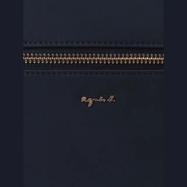 【agnes b.】Voyage 輕量尼龍b logo掛飾後背包 大款(深藍色)