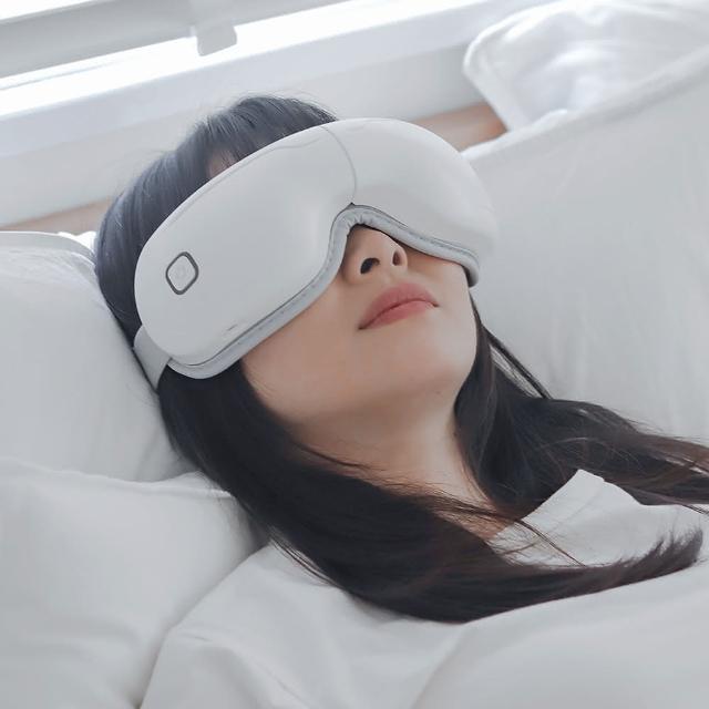  3ZeBra三隻斑馬 G05-12 5C 按摩眼罩，結合震動、氣壓、溫熱與音樂播放功能，專為現代人設計的眼部按摩神器。輕鬆舒緩眼睛疲勞，促進血液迴圈，讓您在家也能享受專業SPA級眼部護理。產品功能享有1年保固（外觀、人為因素除外），超過7天鑑賞期僅提供維修服務，寄回運費自理，修好後免費寄回。選用3ZeBra三隻斑馬按摩眼罩，照顧您的雙眼健康！ 