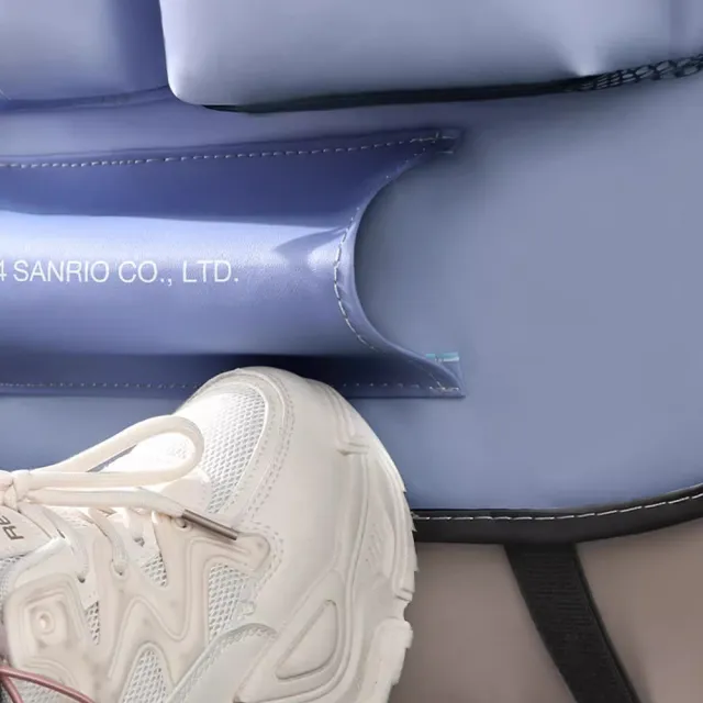 【SANRIO 三麗鷗】美樂蒂大耳狗汽車椅背收納袋車用餐桌 車用置物袋單入(椅背餐盤 後座置物架 車用收納)