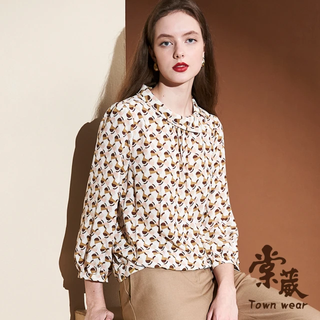 iROO 綴亮片花飾單品上衣優惠推薦