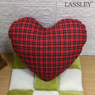 【Lassley】聖誕紅格紋愛心枕-大(蘇格蘭格紋心型抱枕 裝飾/擺拍/送禮造型枕 臺灣製造)