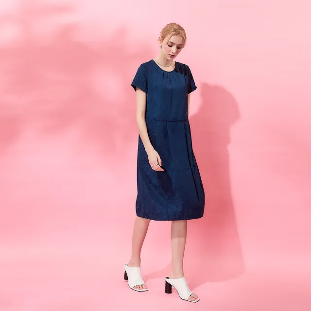 【ICHE 衣哲】Cop.Copine法式簡約輕時尚印花後排釦造型洋裝