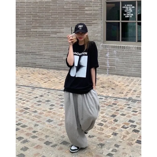 【AMERO】男女裝 圓領短袖T恤(男女裝 圓領短袖T恤 幾何圖形印花 落肩款 五分袖 情侶裝)