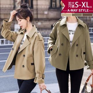 【Amay Style 艾美時尚】秋新品 中大尺碼女裝 外套 時尚休閒俐落翻領排扣短版風衣外套。S-XL(3色.預購)