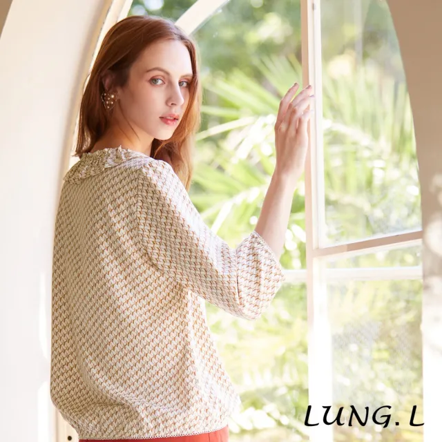 【LUNG.L 林佳樺】LQ86A卡其色滿版印花荷葉領七分袖女裝上衣(秋冬新品)