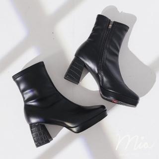 【Ann’S】ANNSTAR 子芯Mia聯名-叛逆嬌娃防水臺壓紋粗跟短靴7cm(黑)