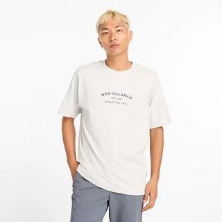 【NEW BALANCE】 NB 短袖上衣 文字短袖上衣 休閒上衣 文字T恤 男款 白色(MT43551AHH-F)