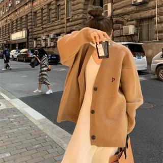 【D.studio】韓版慵懶寬鬆中長版針織外套(披肩毛衣針織上衣長版外套女裝衣服上衣保暖外套保暖上衣 J354)