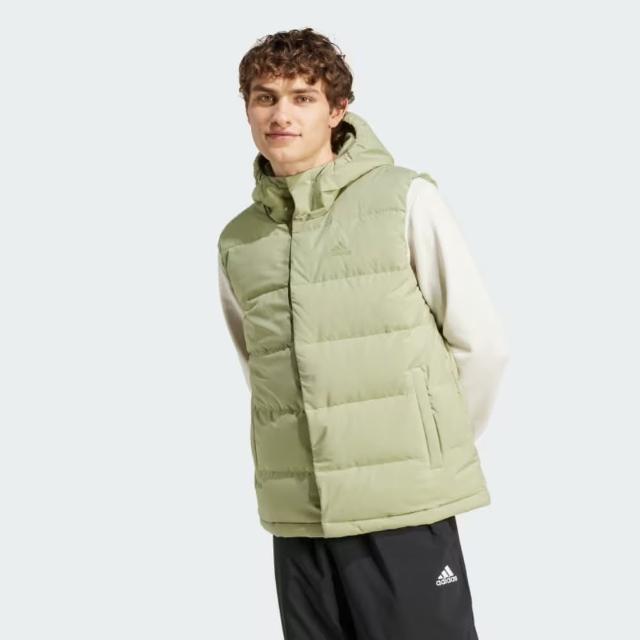 【adidas 愛迪達】背心 男款 連帽羽絨背心 HELIONIC VEST 綠 IX8856(S2763)