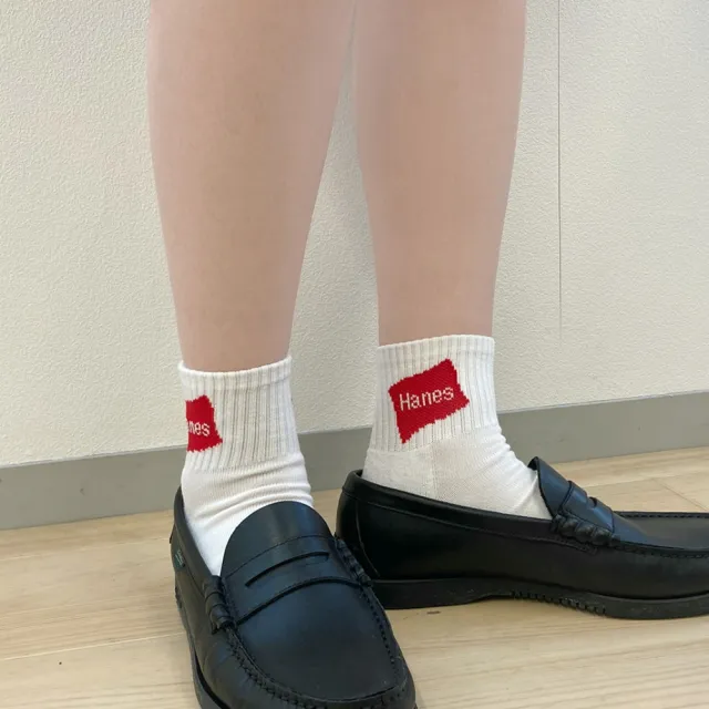 【Hanes】官方直營 男款-LOGO旗幟白色中筒襪3雙入(25-27cm)-出清品