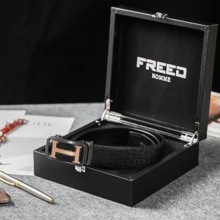 【FREED】金屬拚色英文字母扣商務休閒頭層牛皮自動皮帶(適合多場合穿搭)