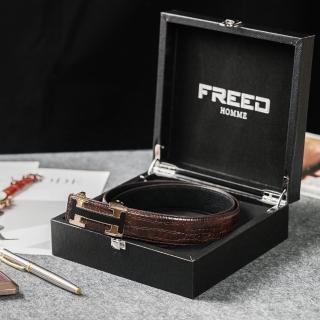 【FREED】金屬英文字母扣商務休閒頭層牛皮自動皮帶(適合多場合穿搭)