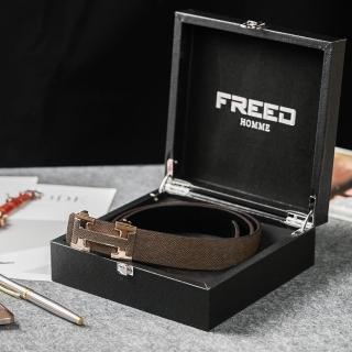 【FREED】時尚英文字母扣頭商務頭層牛皮耐磨自動皮帶 - 咖啡色(適合多場合穿搭)