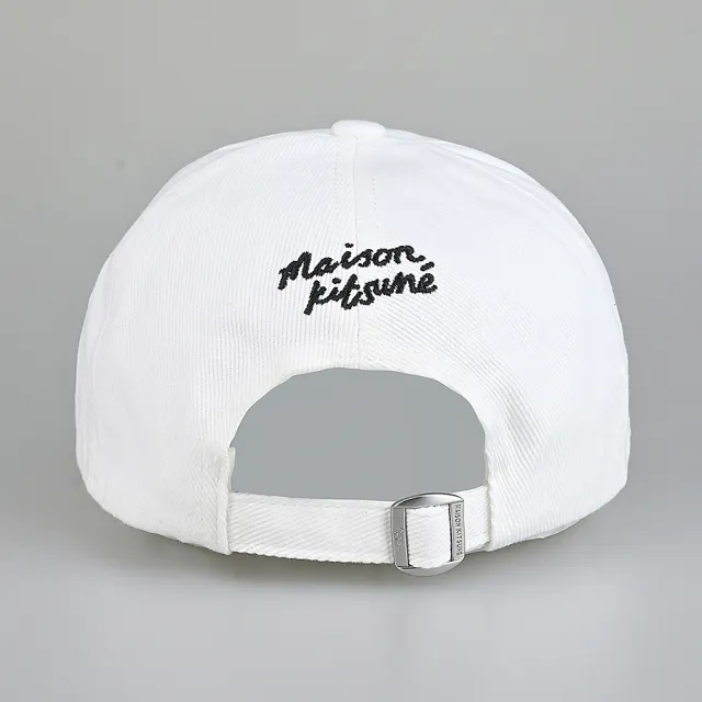 【Maison Kitsune】MAISON KITSUNE正面狐狸頭刺繡LOGO布章設計帆布棒球帽(白)