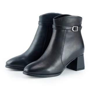 【MAGY】質感釦帶羊皮中跟短靴(黑色)