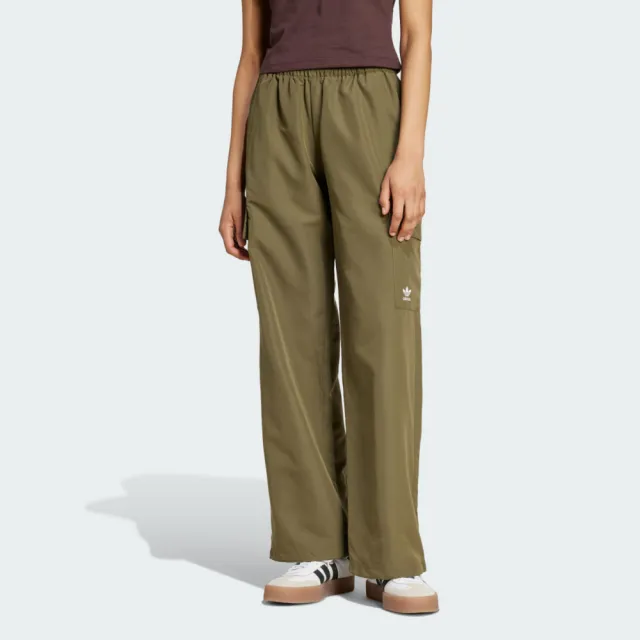 【adidas 愛迪達】ESS Woven Cargo 女 長褲 工裝風 運動 休閒 三葉草 寬鬆 軍綠(IX9972)