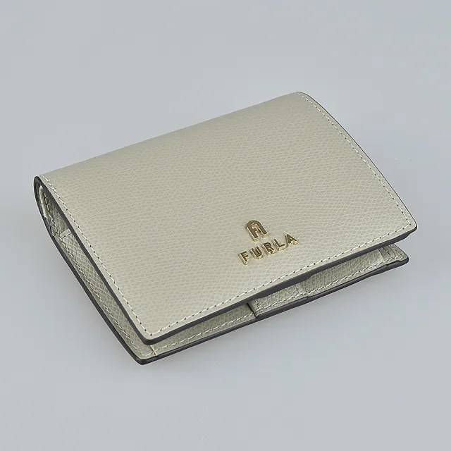 【FURLA 芙拉】FURLA CAMELIA拱門LOGO釦式4卡荔枝紋牛皮對折短夾(大理石灰)