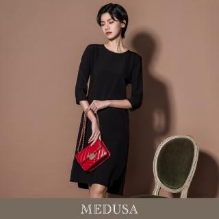 【MEDUSA 曼度莎】現貨-素雅剪裁黑色緞感洋裝（M-XL）｜女小禮服 中長洋裝(501-30106)
