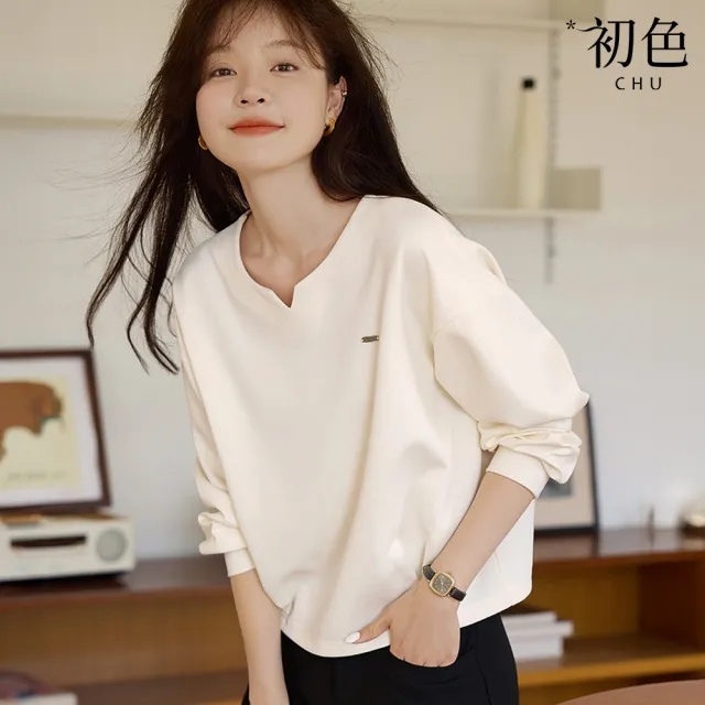 【初色】都市風韓版寬鬆純色金屬標小V領長袖短款T恤上衣女上衣-米白色-38738(M-2XL可選)