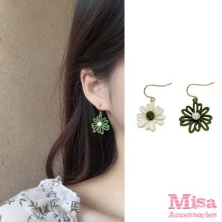【MISA】韓國設計不對稱撞色小雛菊可愛造型夾式耳環(無耳洞耳環 耳夾 夾式耳環)