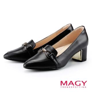 【MAGY】真皮雙環金屬釦尖頭粗中跟鞋(灰色)