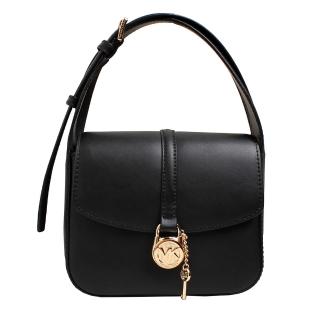 【Michael Kors】MK LYRA系列金屬LOGO磁扣掀蓋皮革斜揹包(質感黑)