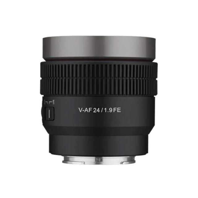  SAMYANG V-AF 24mm T1.9 廣角定焦鏡頭專為SONY E-Mount無反相機設計，T1.9大光圈捕捉低光環境細膩影像，280g輕量化機身便攜不費力，9片光圈葉片呈現柔美虛化效果。支援自動對焦系統，適合攝影與影片創作，12個月保固公司貨，廣角視野完美記錄風景與人文故事，提升您的創作品質。 