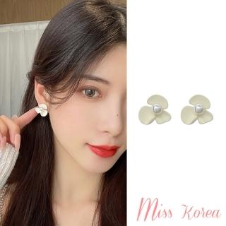 【MISS KOREA】韓國設計溫柔氣質白色花朵珍珠夾式耳環(無耳洞耳環 耳夾 夾式耳環)
