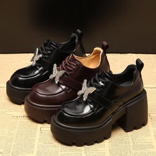 【JP Queen New York】獨特金屬蝴蝶綁帶漆皮厚底粗高跟樂福鞋(2色可選)