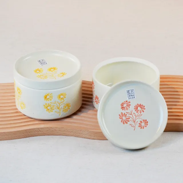 【YU Living 信歐傢居】日本進口 波佐燒雛菊陶瓷便當盒保鮮罐 300ML(2色任選.可堆疊.餐廚用品.收納罐.飯盒)