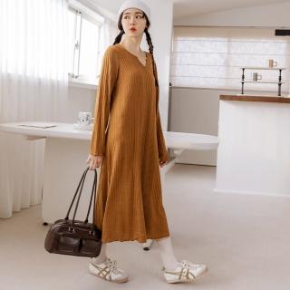 【OB 嚴選】純色多色小V領緹花針織合身洋裝 《DA9518》