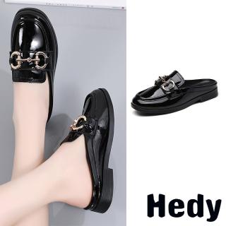 【Hedy】低跟拖鞋 漆皮拖鞋/鏡面漆皮時尚個性馬銜釦低跟包頭拖鞋(黑)