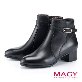 【MAGY】皮帶釦飾側拉鍊真皮粗跟短靴(黑色)
