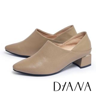 【DIANA】率性簡約真皮尖頭粗跟踝靴(可可)