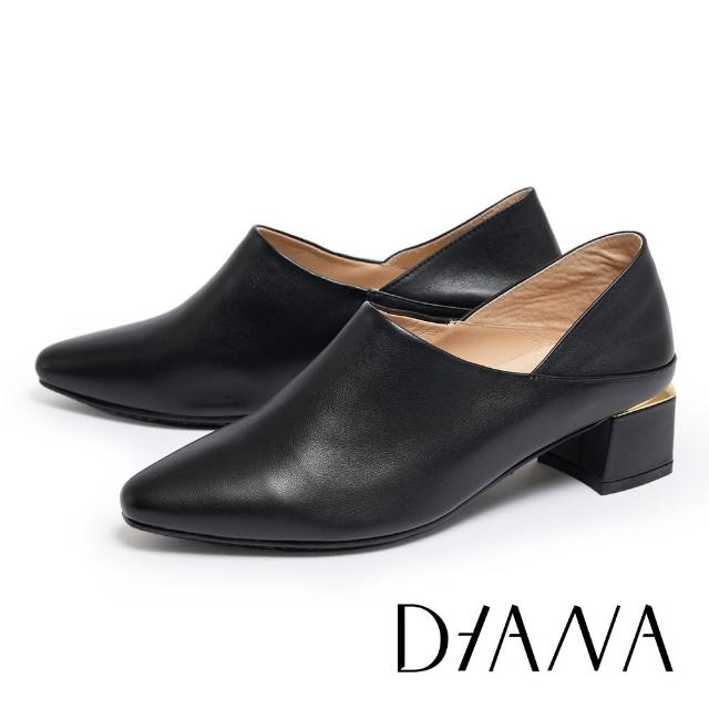 【DIANA】率性簡約真皮尖頭粗跟踝靴(黑色)
