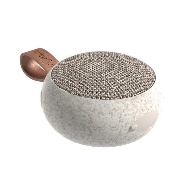 Kreafunk aLIGHT 攜帶型藍芽多媒體喇叭，輕巧僅100g、直徑64mm x 高51mm，支援藍芽連線，具防潑水功能，適合戶外使用。多種顏色選擇：灰粉、灰藍、淡橘、裸色、橄欖綠、霧黑。1年保固，NCC認證CCAF24LP0720T1，BSMI R38900。