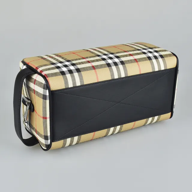 【BURBERRY 巴寶莉】BURBERRY LOGO拉鍊格紋PVC手拿旅行收納包(典藏米)