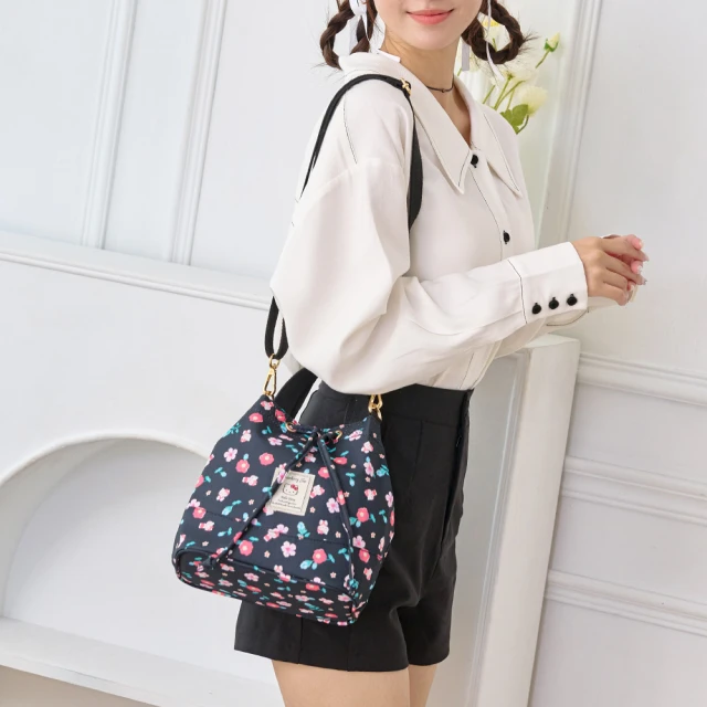 HELLO KITTY 聖誕節交換禮物-皇家航海-帆布肩背包