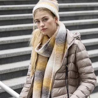 【ATUNAS 歐都納】中性款羊毛針織親膚保暖圍巾(A1AC2408N黑黃/漸層/休閒旅遊/柔軟舒適/禦寒配件)