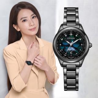 【CITIZEN 星辰】XC 宇宙幻彩限定款日月顯示鈦金屬電波光動能女錶/29mm(EE1008-56E)
