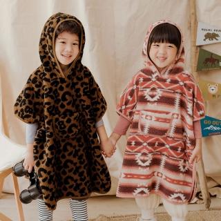 【OB 嚴選】Outdoor美式山系圖騰絨毛保暖連帽披肩外套 《QA1353》