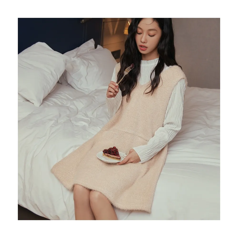 【OB 嚴選】混色仿水貂絨寬版背心洋裝 《DA10211》