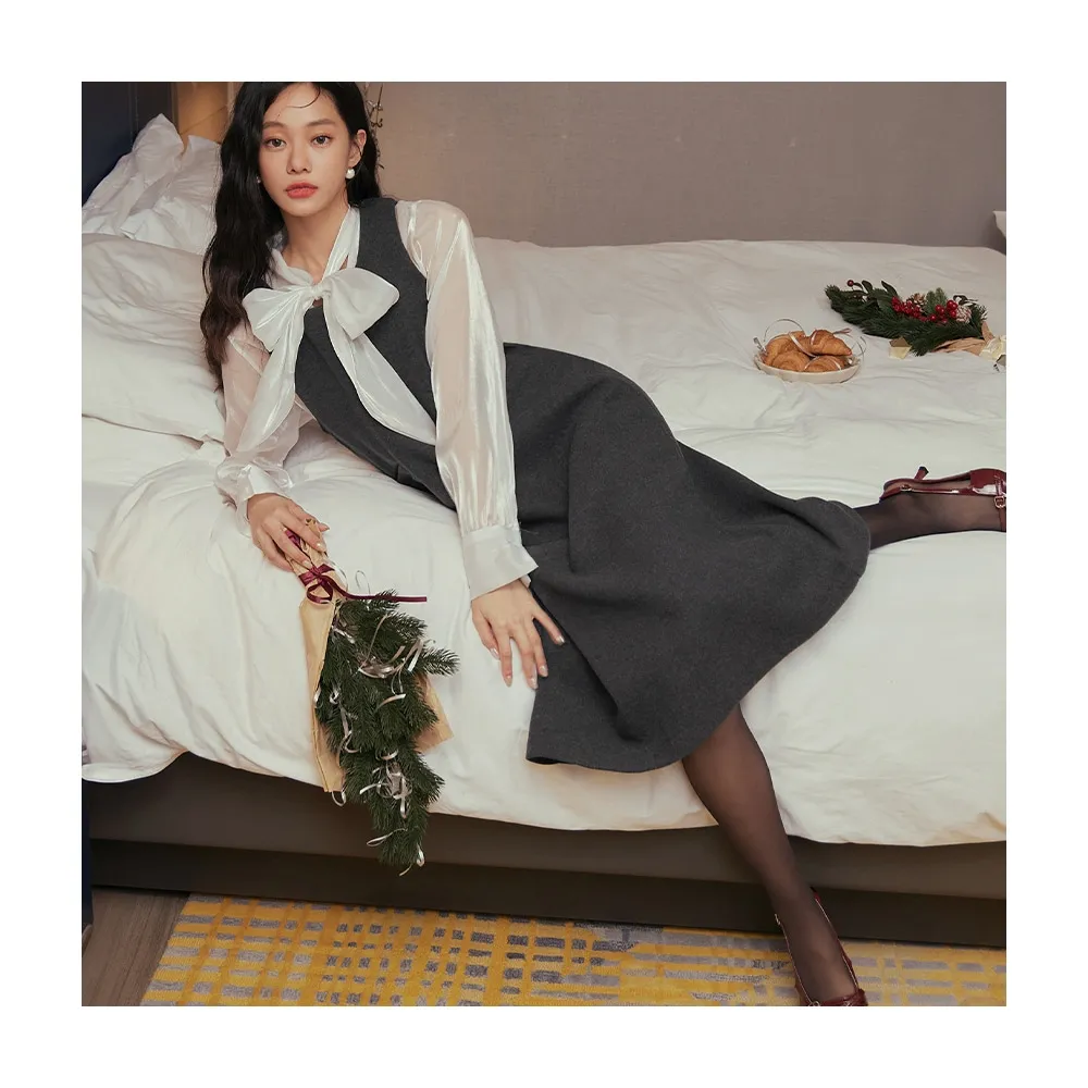 【OB 嚴選】質感純色毛呢背心洋裝 《DA10212》