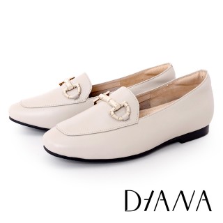 【DIANA】經典馬銜釦真皮平底樂福鞋(米色)